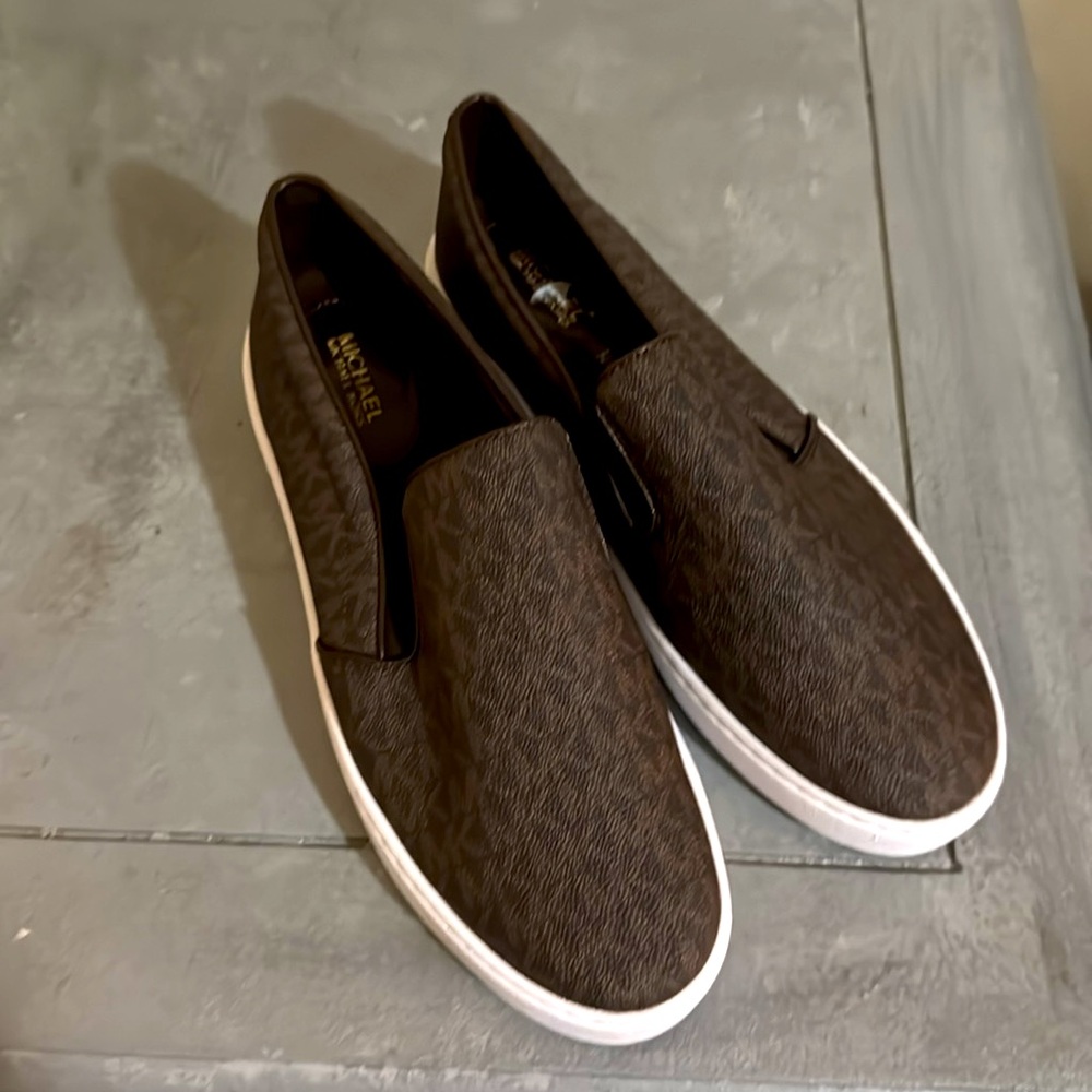 Michael Kors shoes never been used I just try but to big for me